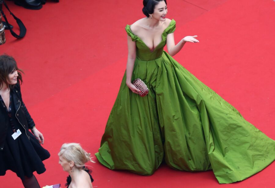 Zhang Yuqi at Premiere of "The Great Gatsby" in Cannes 16 of 18 pics