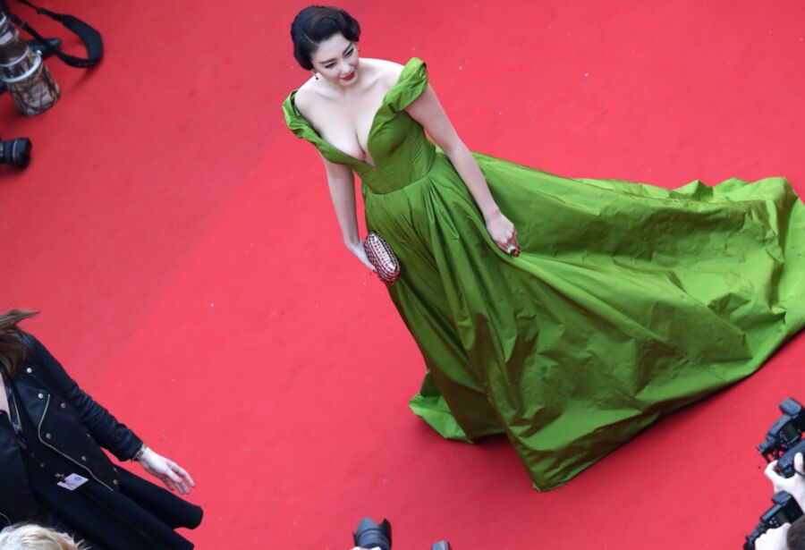 Zhang Yuqi at Premiere of "The Great Gatsby" in Cannes 17 of 18 pics