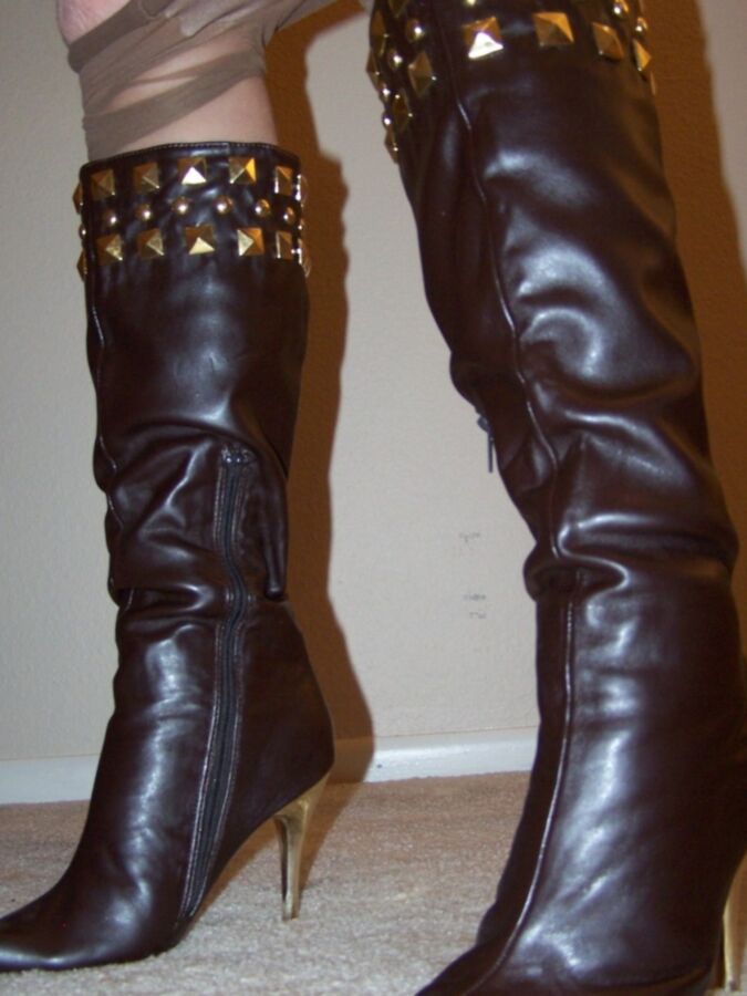 Sensuous and sexy gilf in boots 1 of 73 pics