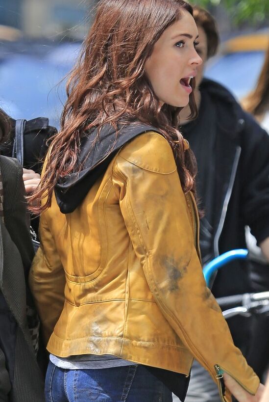 Megan Fox, Booty in Jeans on the Set of TMNT in New York 4 of 7 pics