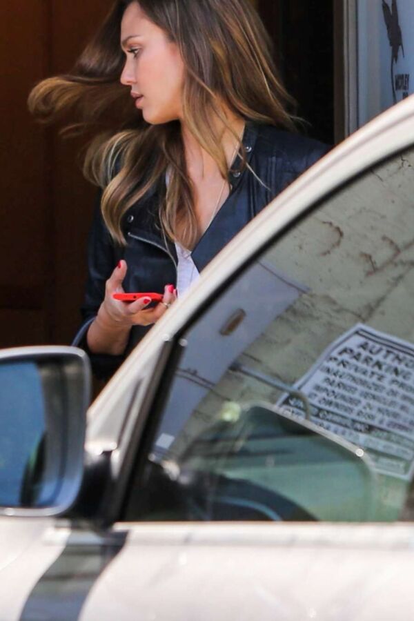Jessica Alba Arriving at the Gym in West Hollywood 12 of 14 pics