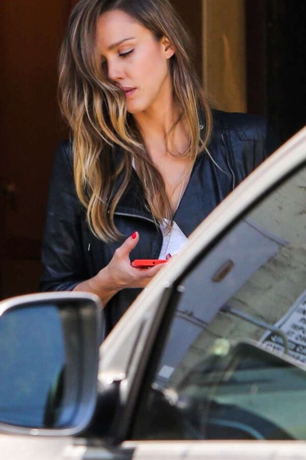 Jessica Alba Arriving at the Gym in West Hollywood 3 of 14 pics
