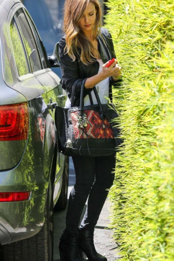 Jessica Alba Arriving at the Gym in West Hollywood 7 of 14 pics