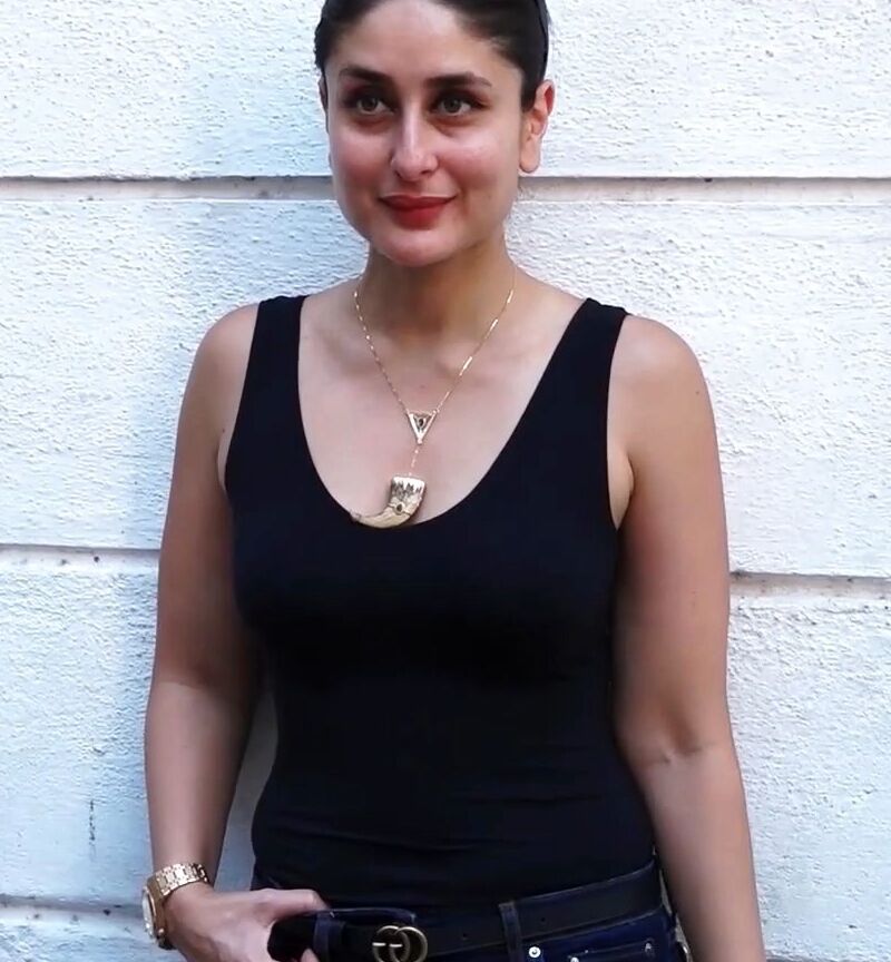 Kareena Kapoor Look Gorgeous in a Black Ganji and Denim Jeans 3 of 28 pics