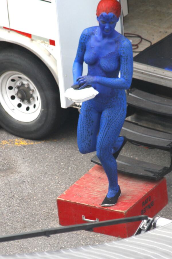 Jennifer Lawrence on the X-Men Set in Montreal 5 of 8 pics