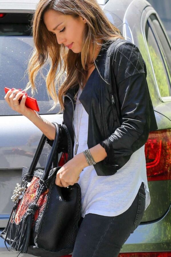 Jessica Alba Arriving at the Gym in West Hollywood 9 of 14 pics