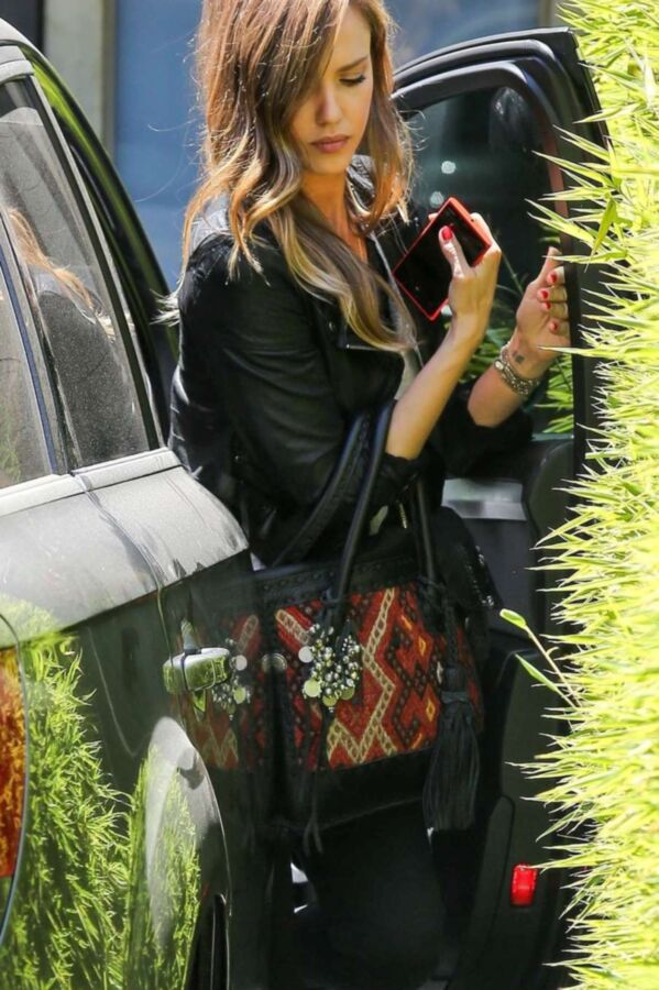 Jessica Alba Arriving at the Gym in West Hollywood 6 of 14 pics