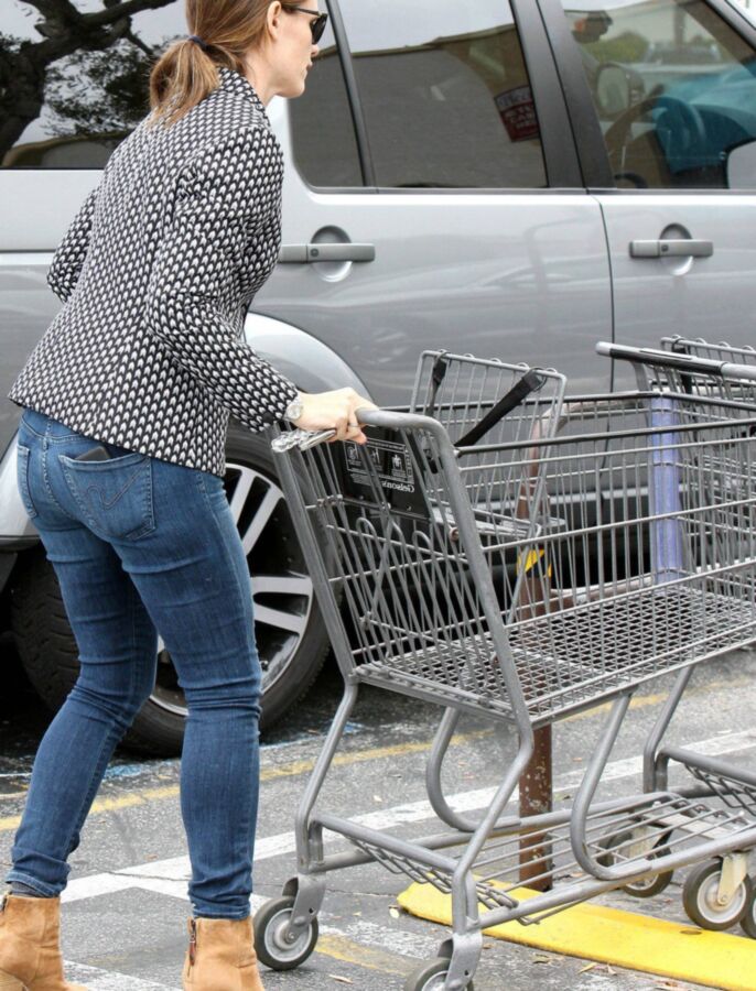 Jennifer Garner Ass in Tight Jeans in Los Angeles 6 of 7 pics