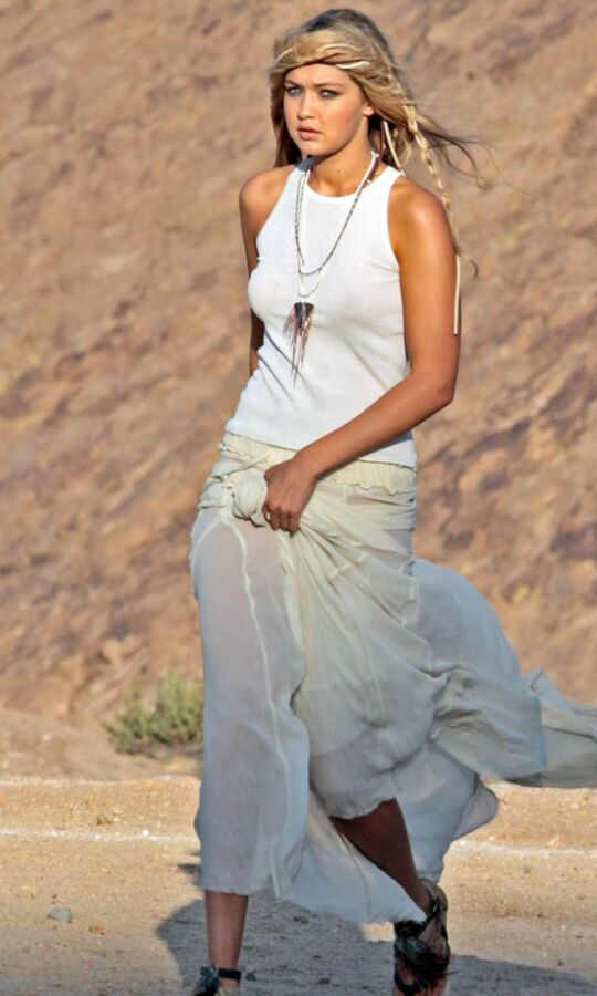 Gigi Hadid Photoshoot at Vasquez Rocks Park in Los Angeles 23 of 27 pics