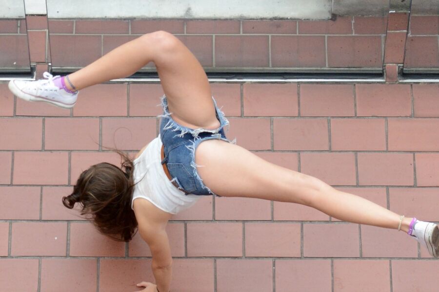 HandStand 2 of 21 pics