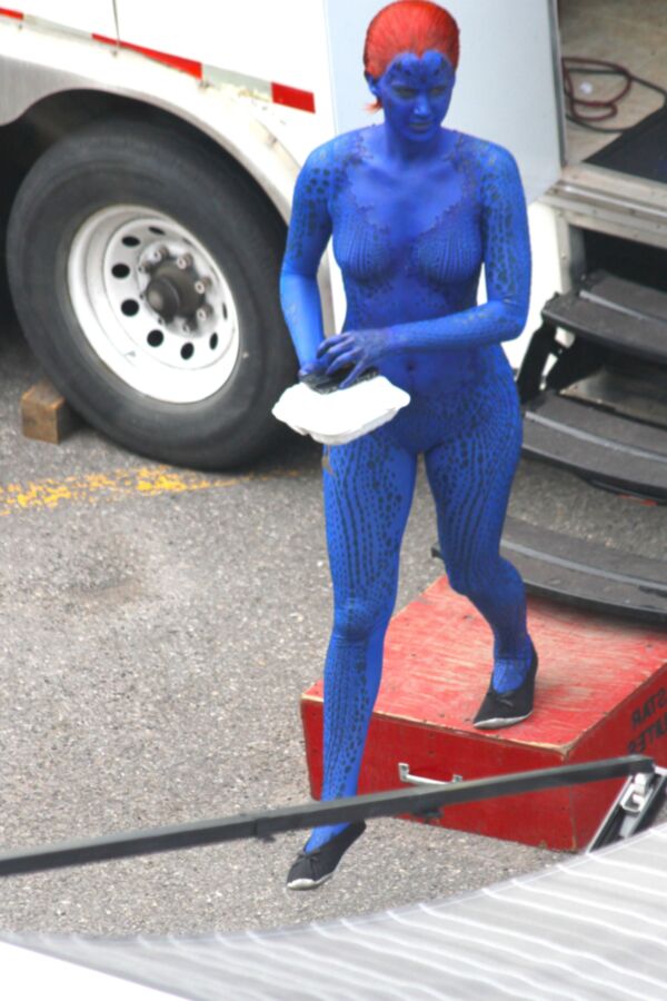 Jennifer Lawrence on the X-Men Set in Montreal 6 of 8 pics