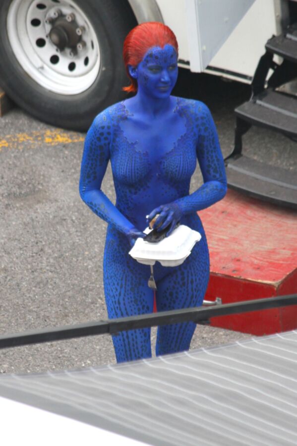 Jennifer Lawrence on the X-Men Set in Montreal 8 of 8 pics