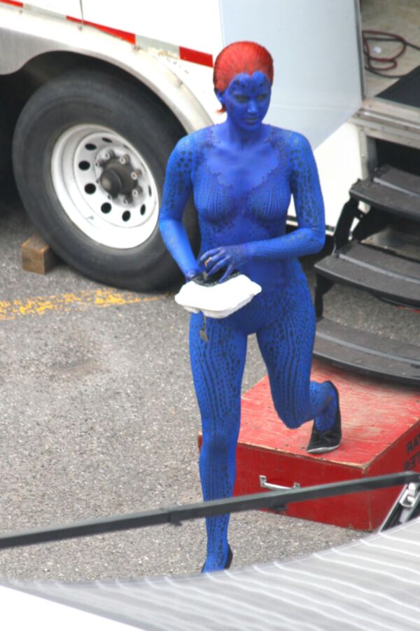 Jennifer Lawrence on the X-Men Set in Montreal 7 of 8 pics