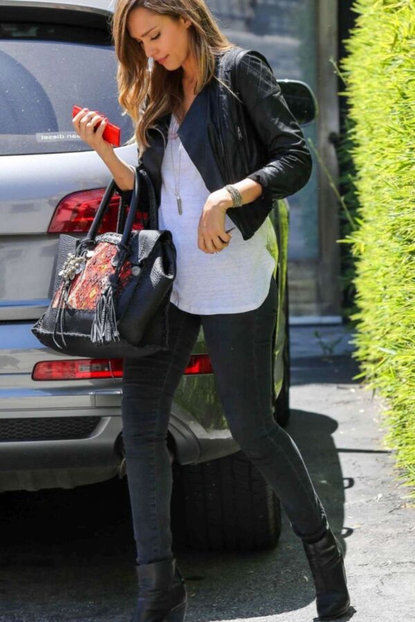 Jessica Alba Arriving at the Gym in West Hollywood 5 of 14 pics