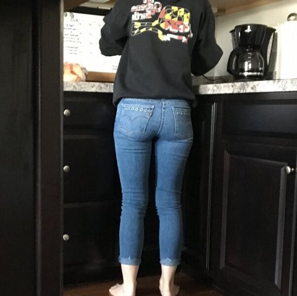 That Dammm Fine Ass of My Big Sister in Tight Jeans 13 of 32 pics
