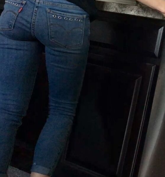 That Dammm Fine Ass of My Big Sister in Tight Jeans 16 of 32 pics