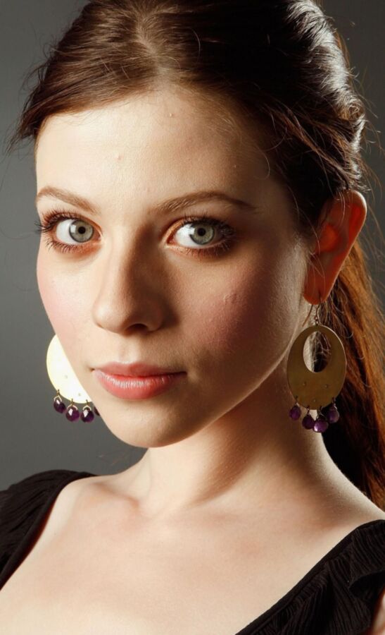 Michelle Trachtenberg 16 of 44 pics