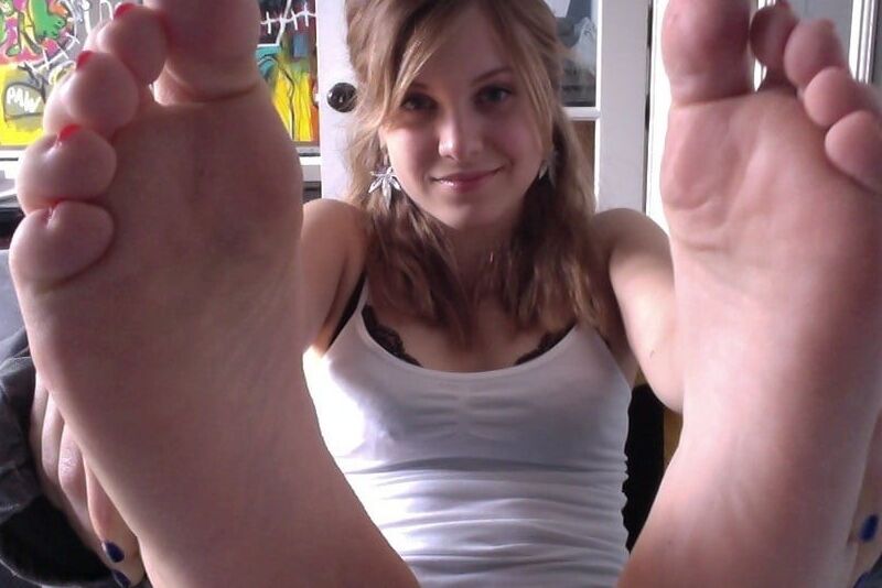 Beautiful Teen Feet 19 of 200 pics