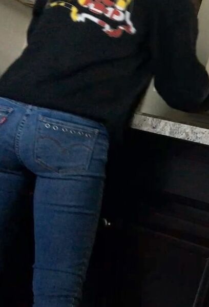 That Dammm Fine Ass of My Big Sister in Tight Jeans 17 of 32 pics