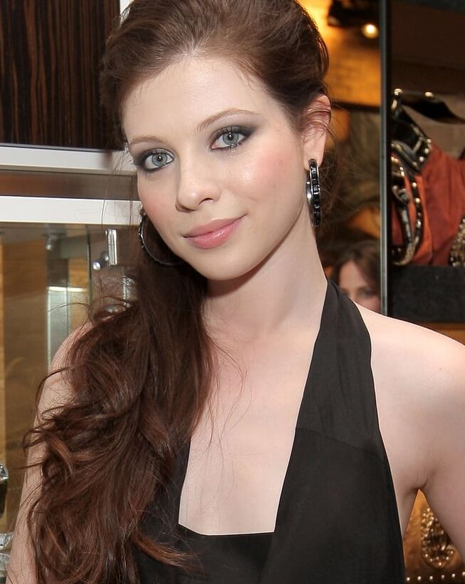 Michelle Trachtenberg 19 of 44 pics