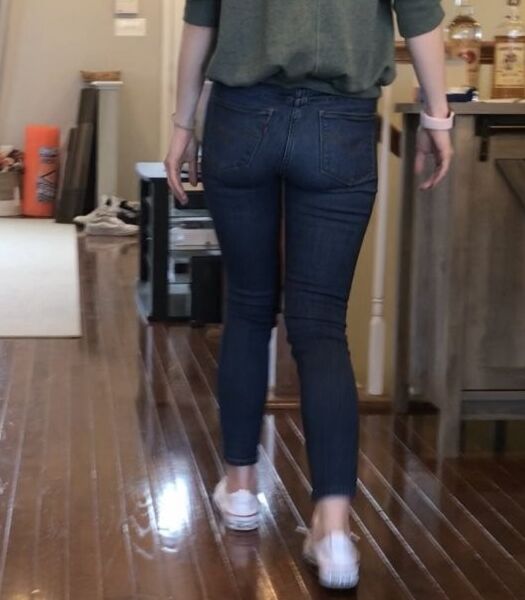 That Dammm Fine Ass of My Big Sister in Tight Jeans 10 of 32 pics