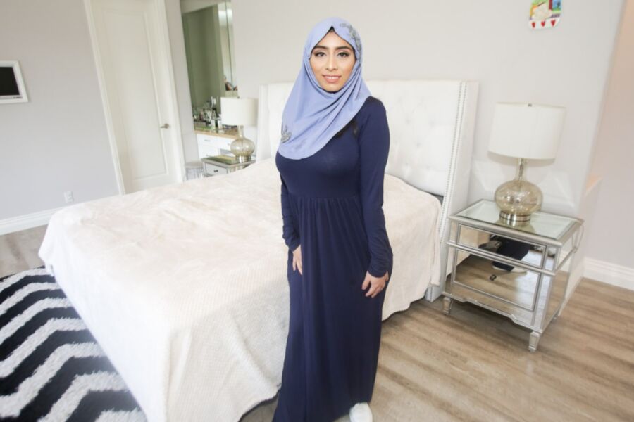 Violet Myers - Childbearing Hijab Hips 3 of 344 pics