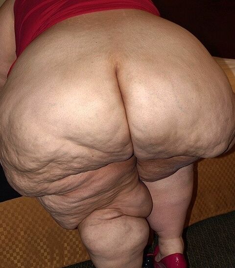 Obese milf with a huge ass 8 of 19 pics