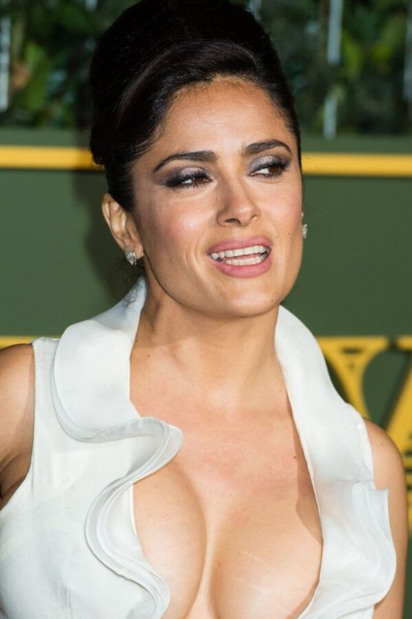 Salma Hayek- Busty Latina Celeb shows her Big Boobs- Super MILF! 4 of 26 pics