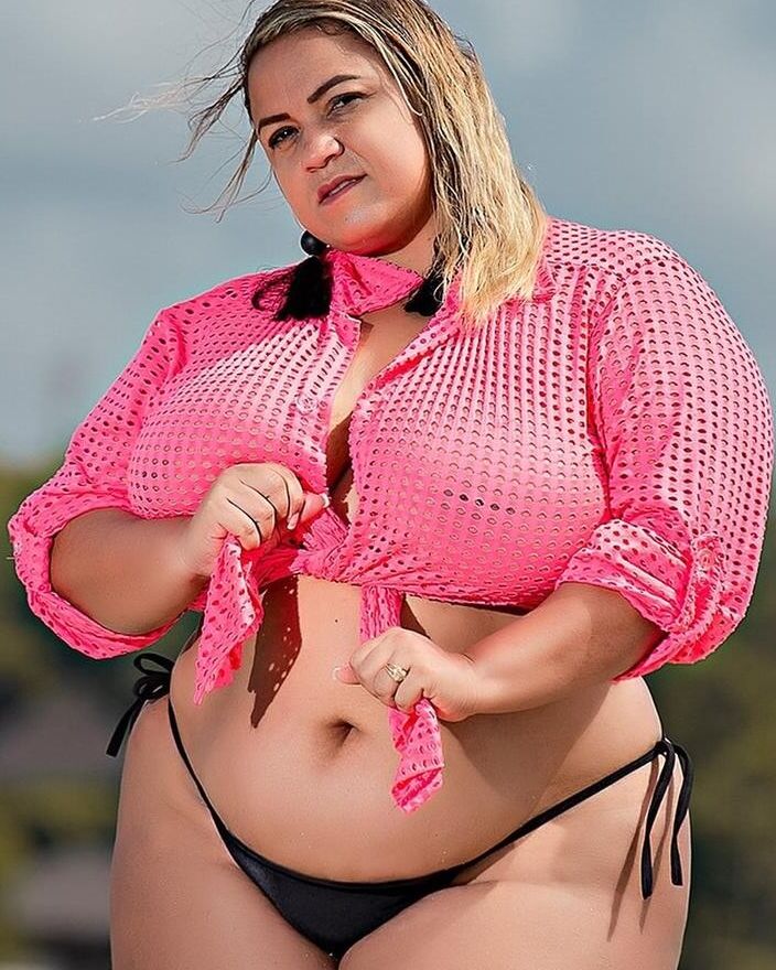 Elaine Souza - BBW Plus Size Model 14 of 44 pics