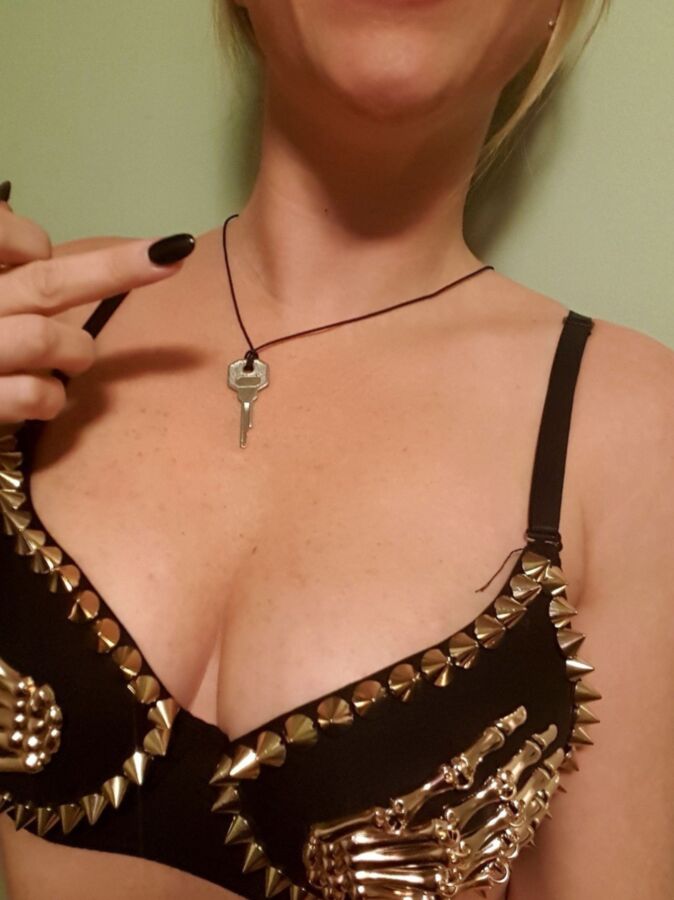 Hotwife key holders 1 of 16 pics