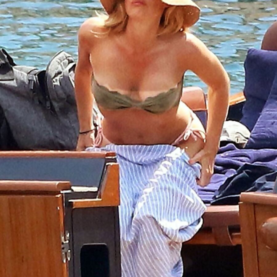 GILLIAN ANDERSON is nasty 1 of 38 pics