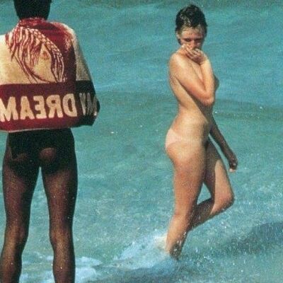 Casadas safadas e nudistas que adoram neg�es picudos. 12 of 19 pics