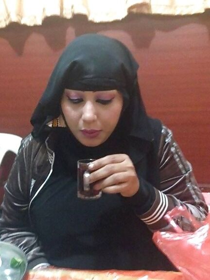Yemeni Muslim Niqabi Hotwife with her cuckold husband - Amateur 16 of 131 pics