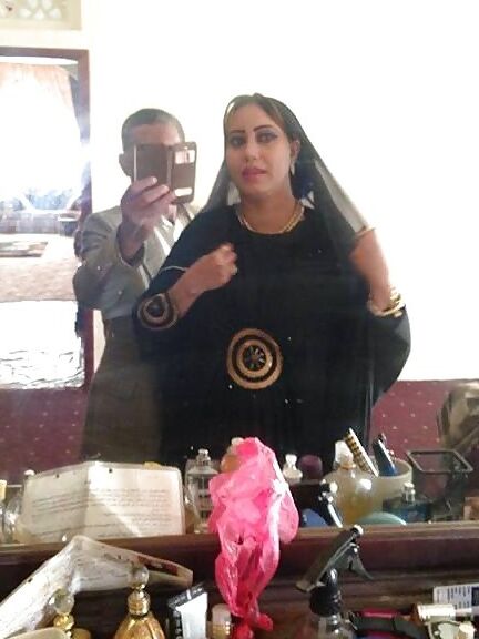 Yemeni Muslim Niqabi Hotwife with her cuckold husband - Amateur 19 of 131 pics