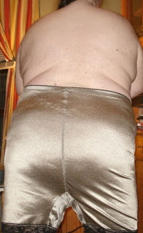 Sissy Self in Golden Girdle with Lace trim 3 of 6 pics