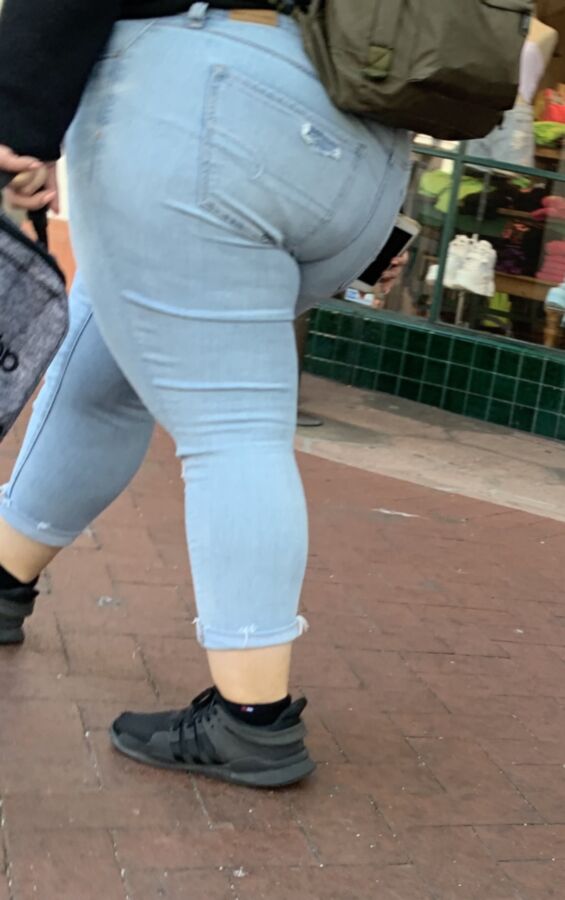 BBW Fat Ass in Jeans 1 of 8 pics