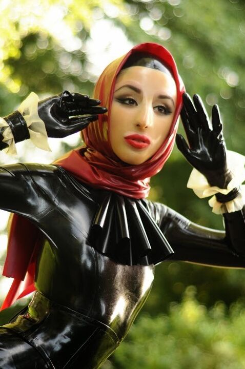 Marilyn Yusuf - Fully Covered In Latex With Hijab & Mask 6 of 28 pics