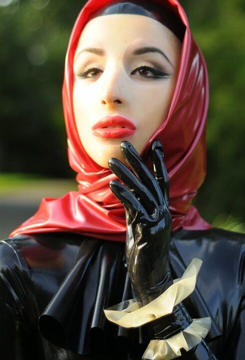 Marilyn Yusuf - Fully Covered In Latex With Hijab & Mask 3 of 28 pics