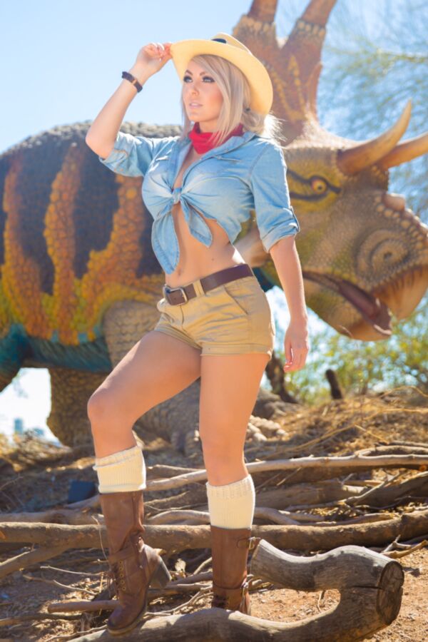 Jessica Nigri - Doctor Grant (Jurassic Park) ;) 5 of 20 pics