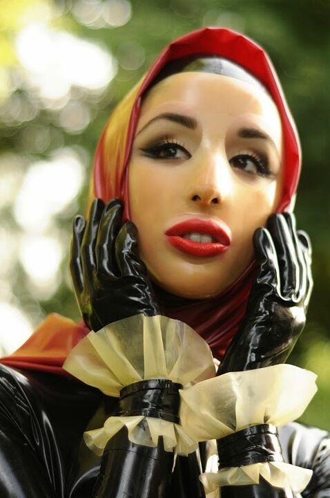 Marilyn Yusuf - Fully Covered In Latex With Hijab & Mask 12 of 28 pics