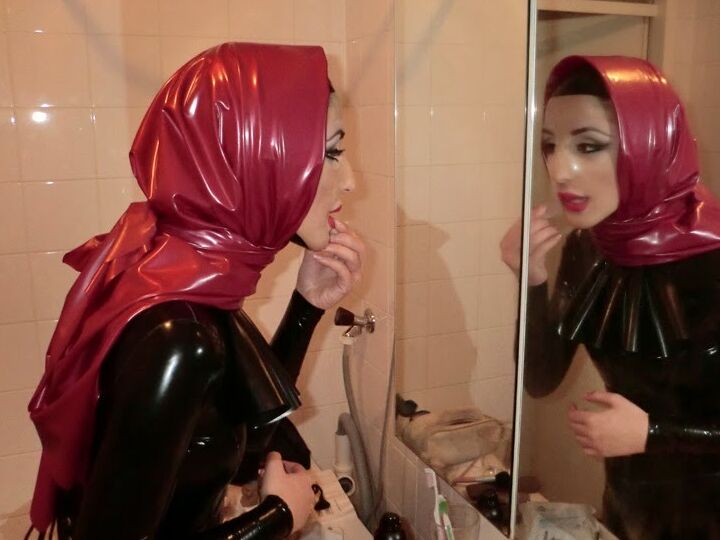 Marilyn Yusuf - Fully Covered In Latex With Hijab & Mask 1 of 28 pics