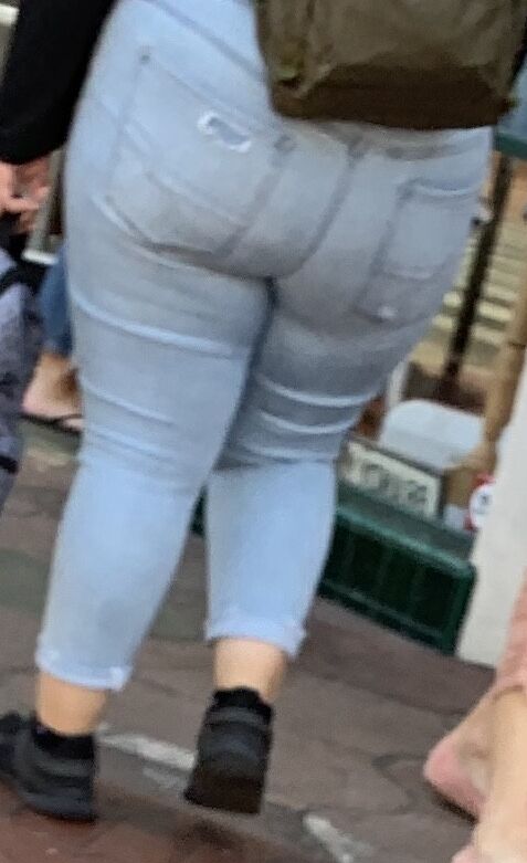 BBW Fat Ass in Jeans 2 of 8 pics
