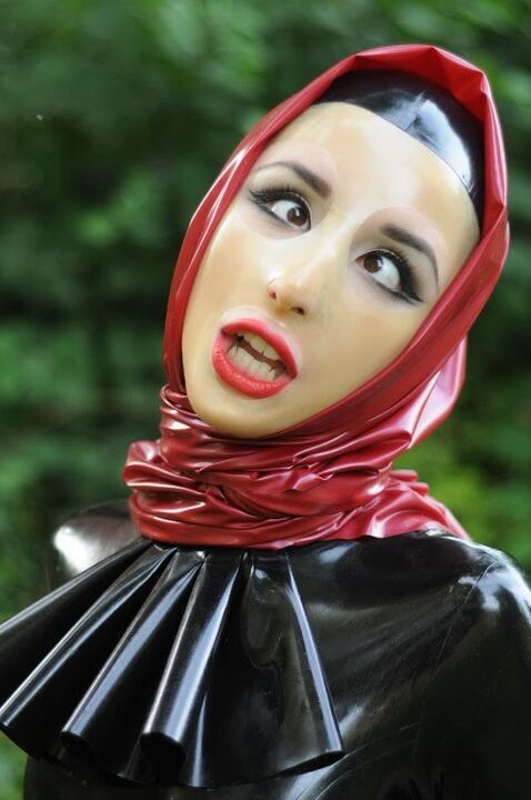 Marilyn Yusuf - Fully Covered In Latex With Hijab & Mask 16 of 28 pics