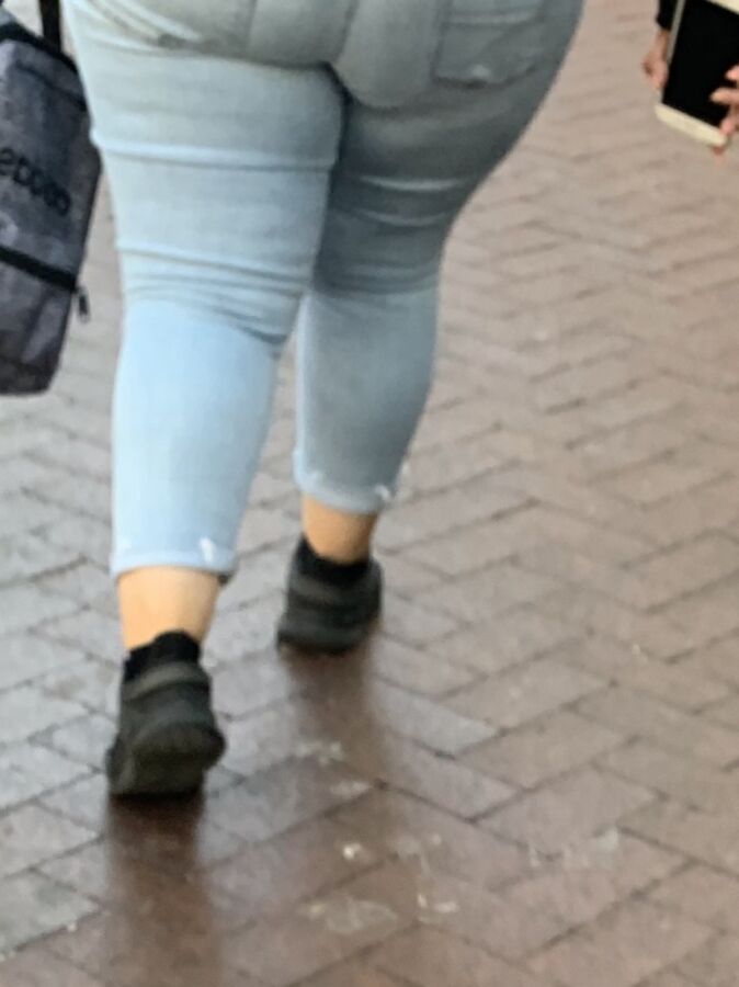 BBW Fat Ass in Jeans 5 of 8 pics