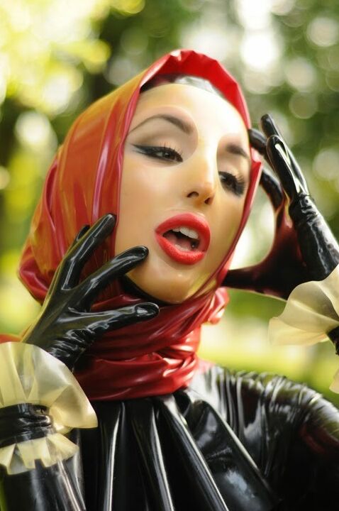 Marilyn Yusuf - Fully Covered In Latex With Hijab & Mask 11 of 28 pics