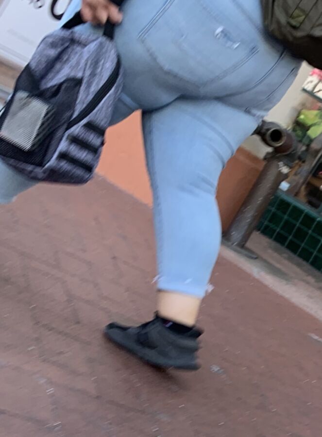 BBW Fat Ass in Jeans 7 of 8 pics