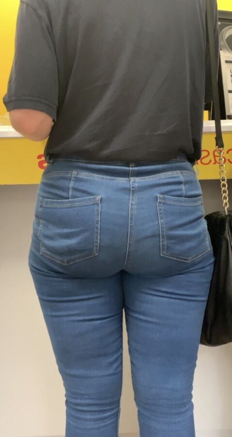 UK milf clenching her ass in jeans  11 of 16 pics