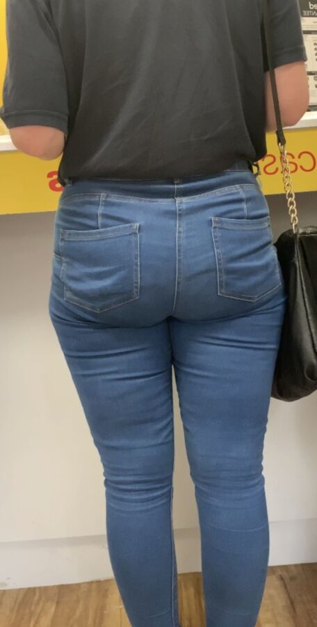 UK milf clenching her ass in jeans  16 of 16 pics