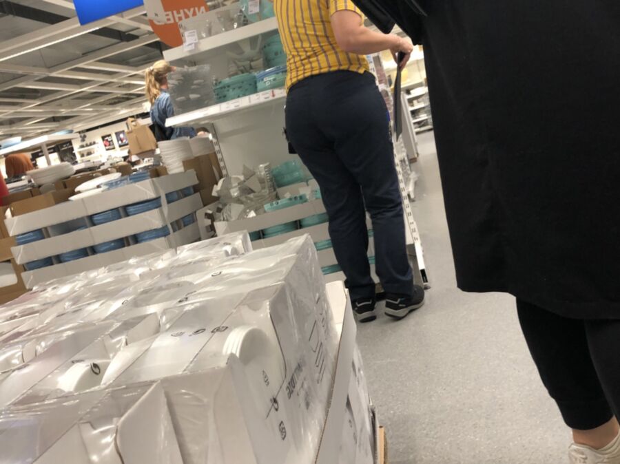 IKEA pawg bitch candid 5 of 5 pics