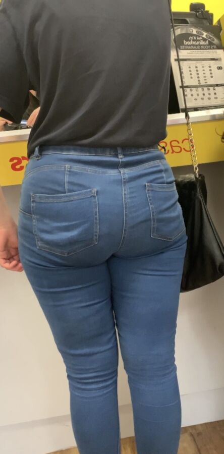 UK milf clenching her ass in jeans  10 of 16 pics